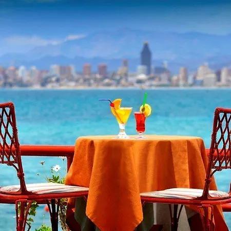 Hotel Benikaktus 3*