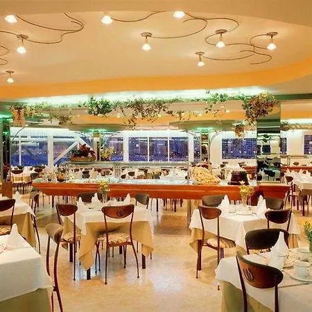 Hotel Benikaktus 3*